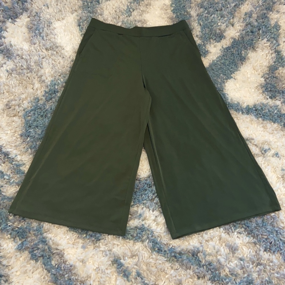 Susan Graver Liquid Knit Pull-on Culotte Pants ~ Olive Green